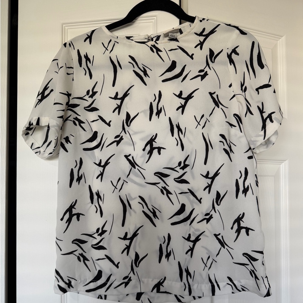 A New Day White and Black pattern blouse. Size XS